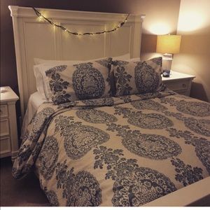 POTTERY BARN DUVET AND 2 SHAMS